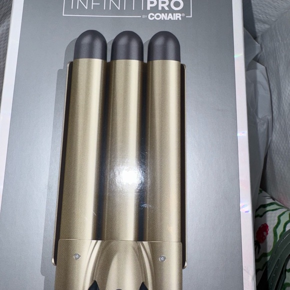 Infinite Pro Triple Barrel Waver in Gold and Black - Picture 3 of 4